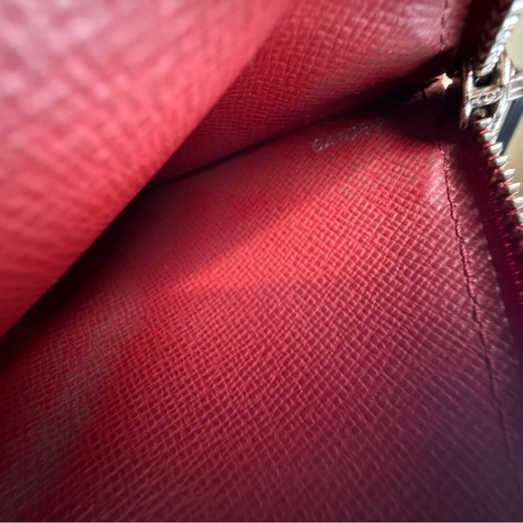 LV EPI wallet with a sleek Designer Women's Clutch - Picture 7 of 8